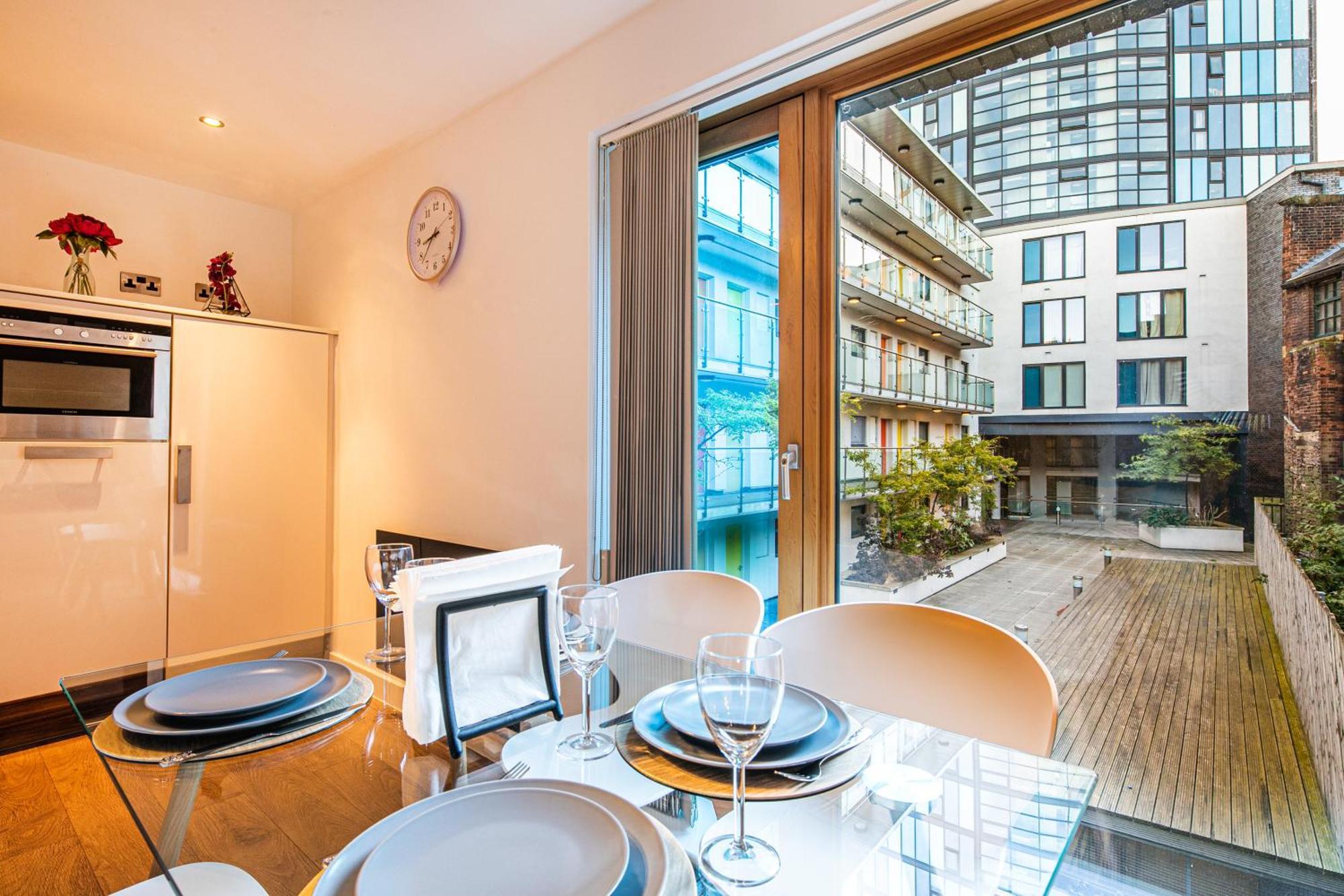 שפילד Stylish 2 Bed Apt 18 - City Centre, Free Parking, Espresso Machine & Netflix - Hosted By Stay Host Save מראה חיצוני תמונה